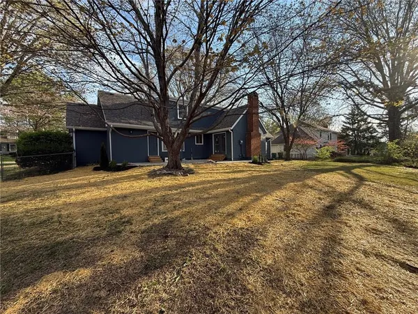 $925,000 | 2121 West 120th Street, Leawood, KS 66209