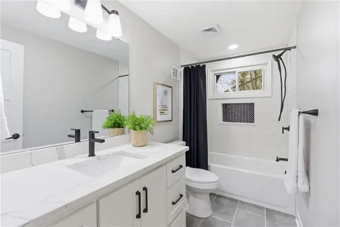 $925,000 | 2121 West 120th Street, Leawood, KS 66209