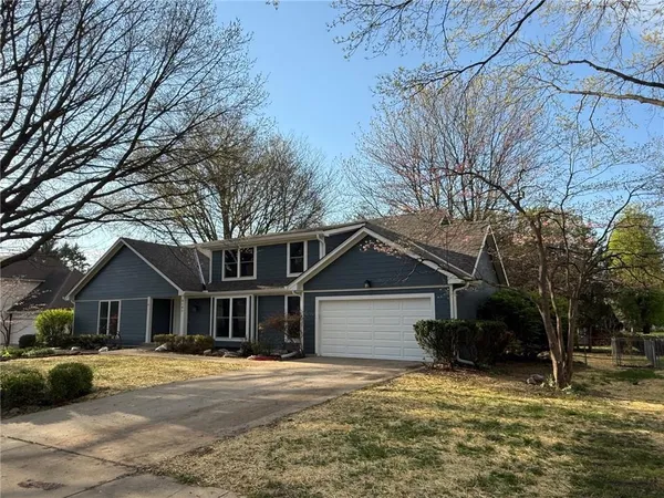 $925,000 | 2121 West 120th Street, Leawood, KS 66209