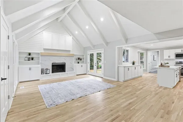 $925,000 | 2121 West 120th Street, Leawood, KS 66209