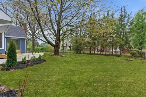 $925,000 | 2121 West 120th Street, Leawood, KS 66209