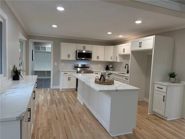 $925,000 | 2121 West 120th Street, Leawood, KS 66209
