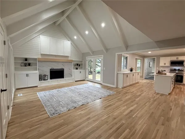 $925,000 | 2121 West 120th Street, Leawood, KS 66209