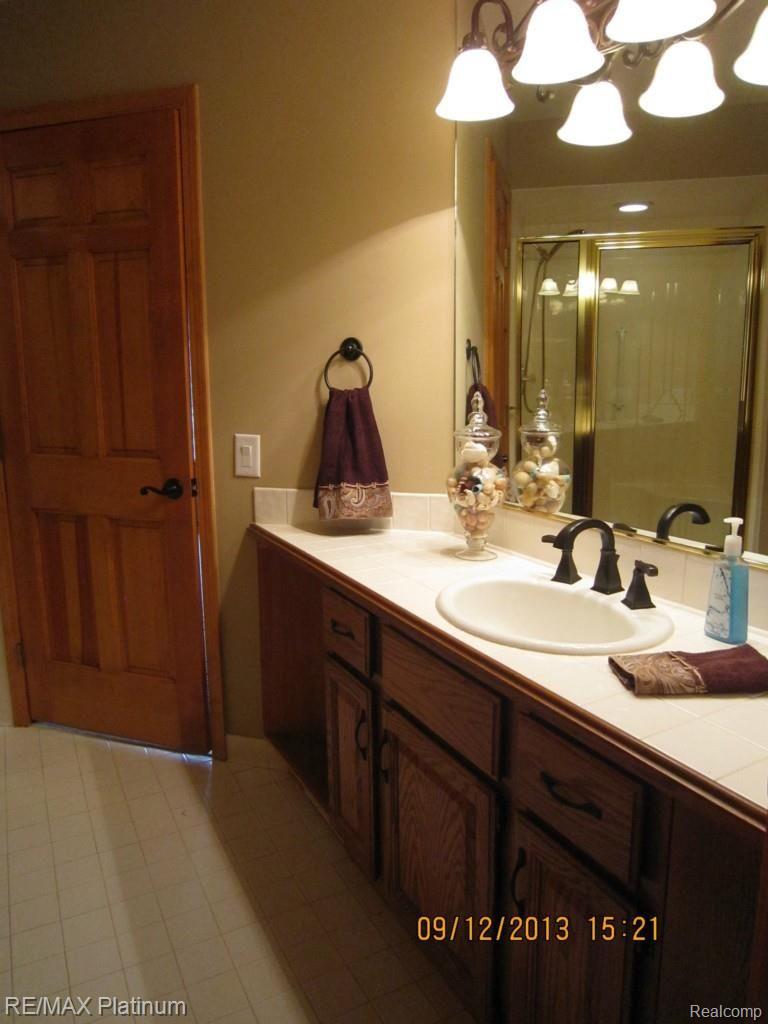 13711 Commerce Road Milford, MI 48380 - Photo 19 of 52 13711 COMMERCE BATH 1.jpg