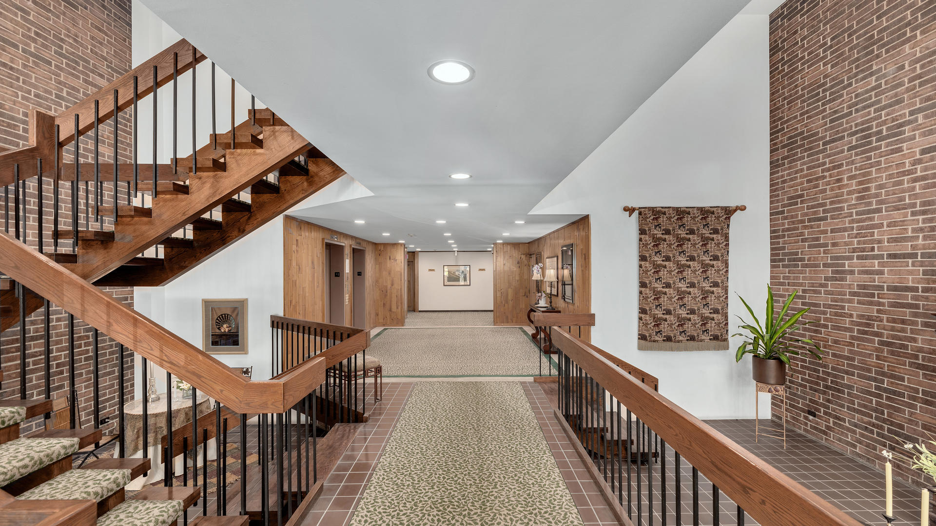 1409 Burr Oak Road, Unit 210A Hinsdale, IL 60521 - Photo 4 of 29