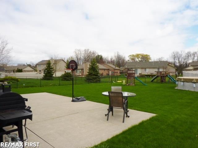 51502 Rivard Road New Baltimore, MI 48047 - Photo 5 of 23 31317725-4.JPG