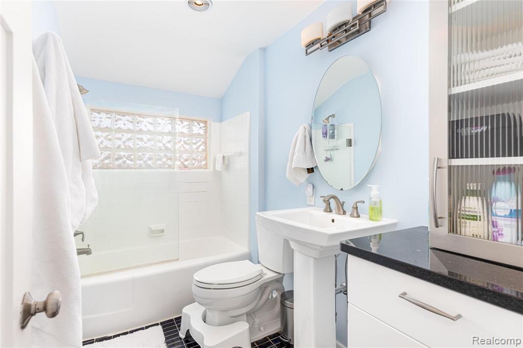 720 Sunset Road Ann Arbor, MI 48103 - Photo 23 of 36