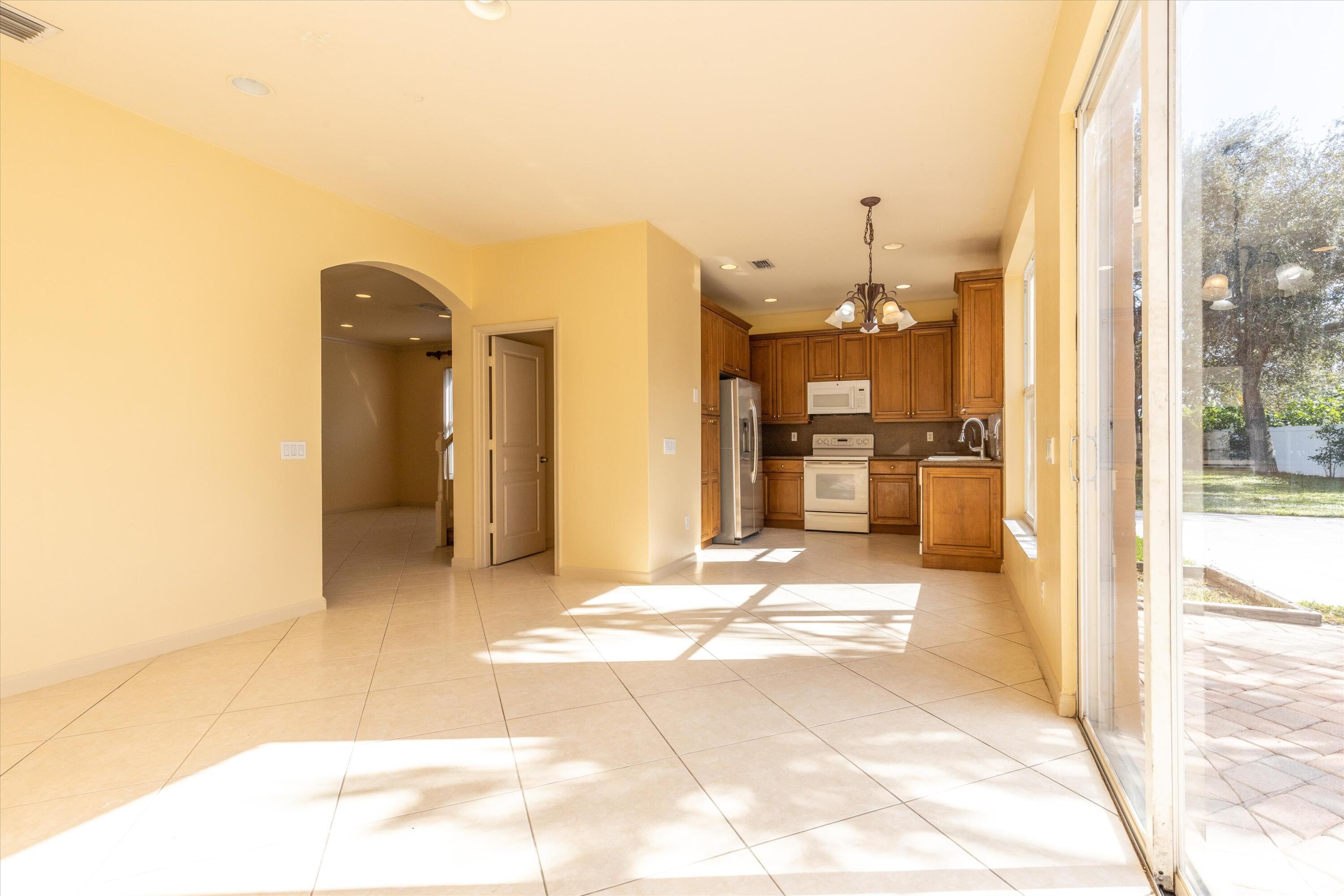 5012 Solar Point Drive Greenacres, FL 33463 - Photo 11 of 39 f8_5012SolarPointDr_011