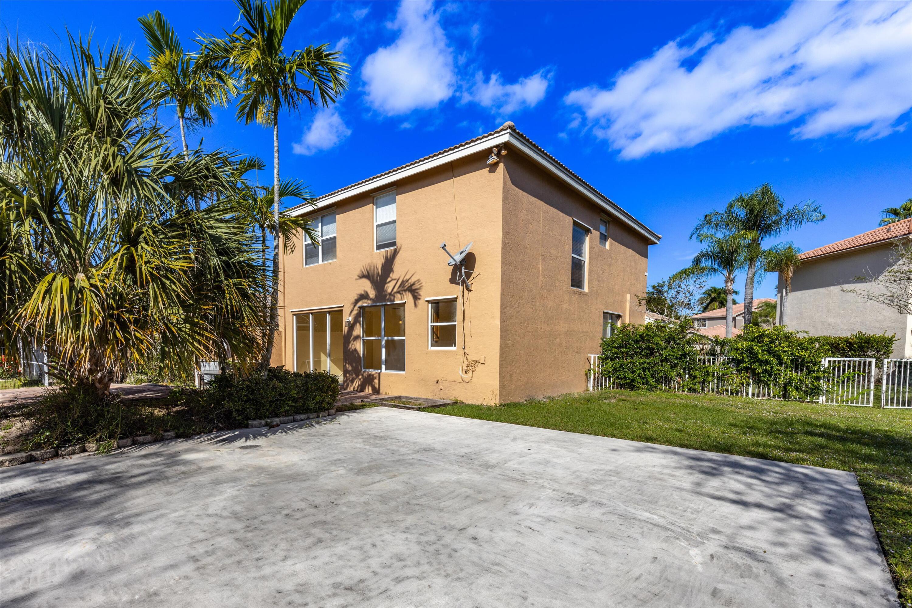 5012 Solar Point Drive Greenacres, FL 33463 - Photo 13 of 39 f8_5012SolarPointDr_027