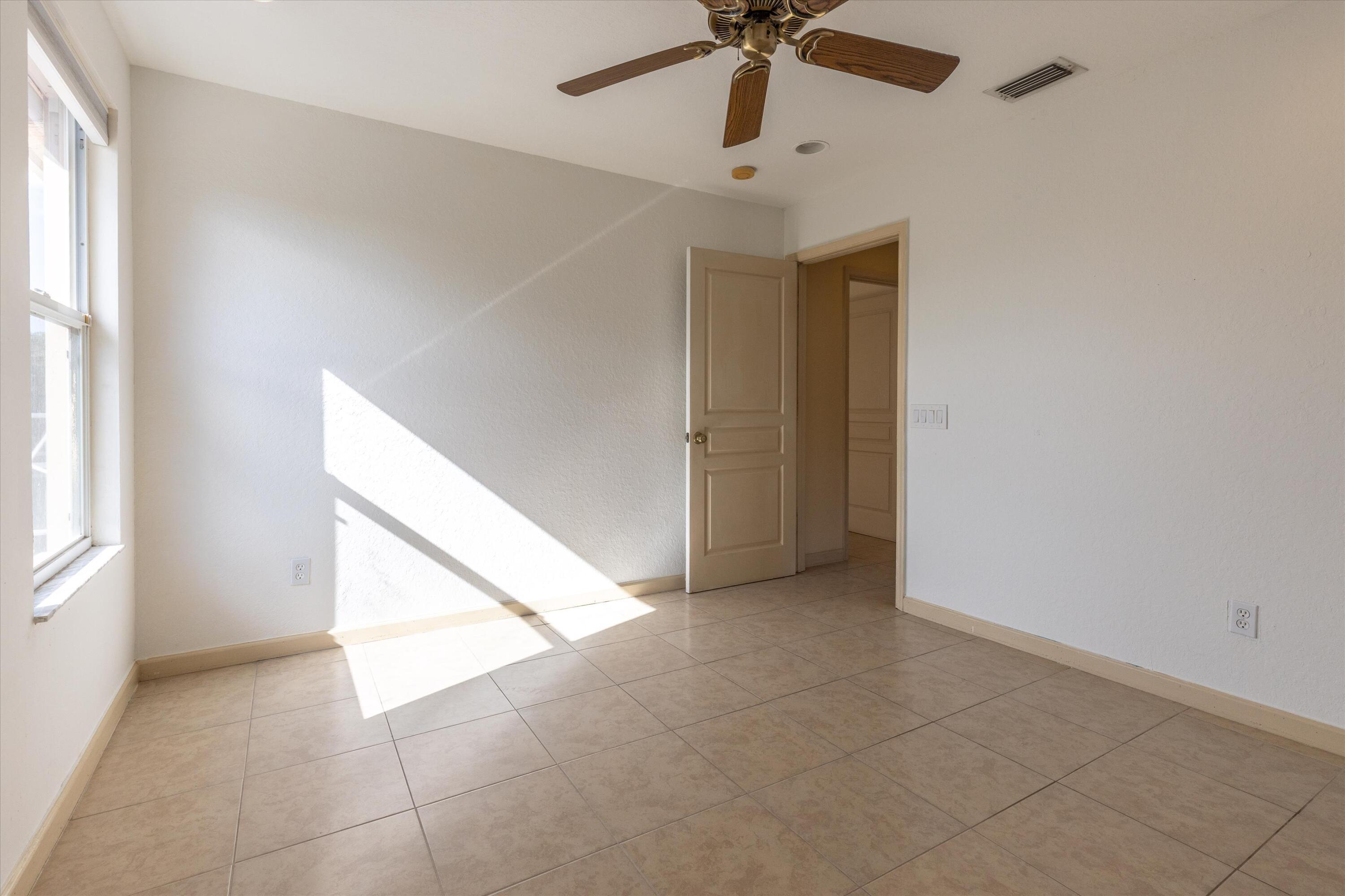 5012 Solar Point Drive Greenacres, FL 33463 - Photo 19 of 39 f8_5012SolarPointDr_017