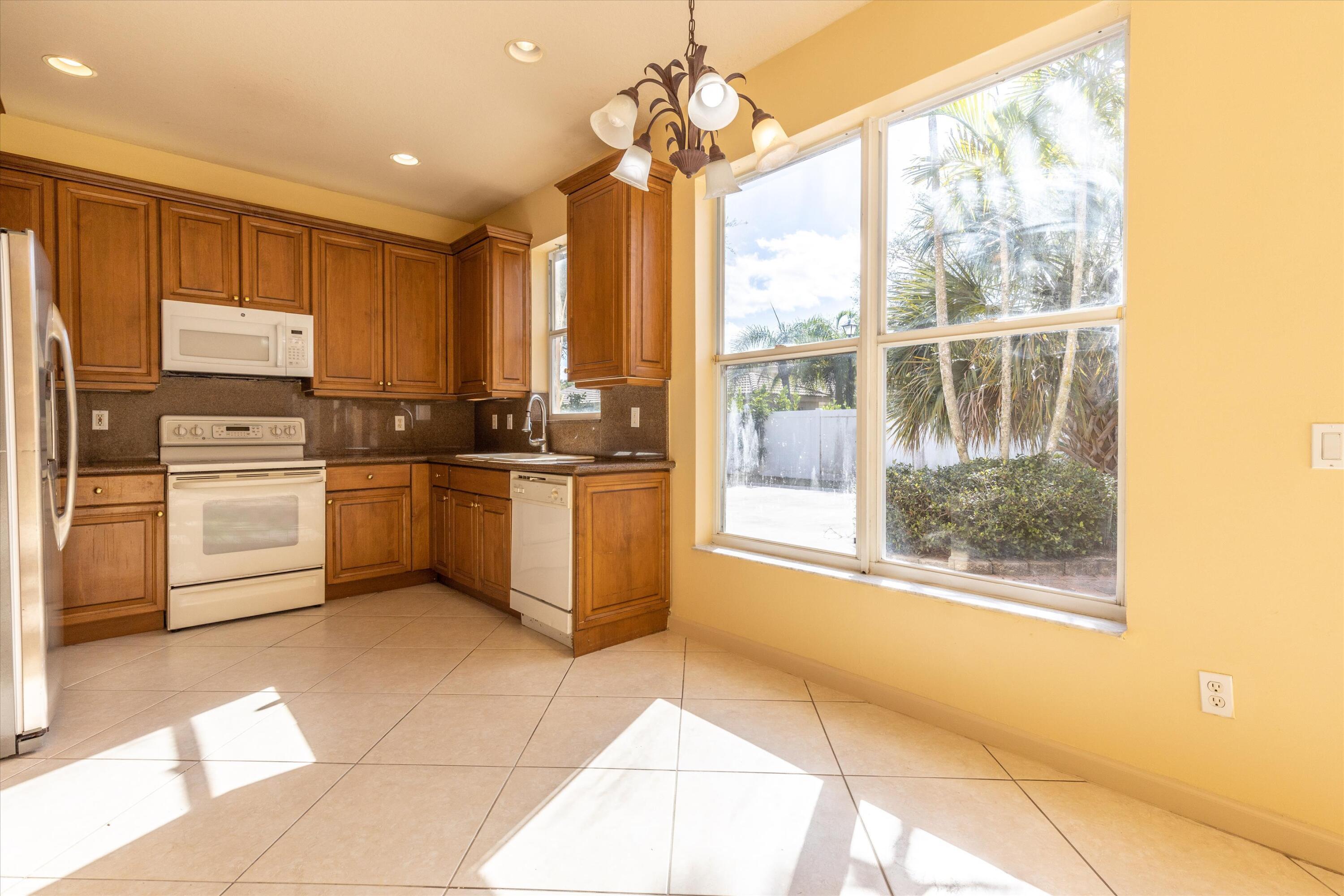 5012 Solar Point Drive Greenacres, FL 33463 - Photo 7 of 39 f8_5012SolarPointDr_012