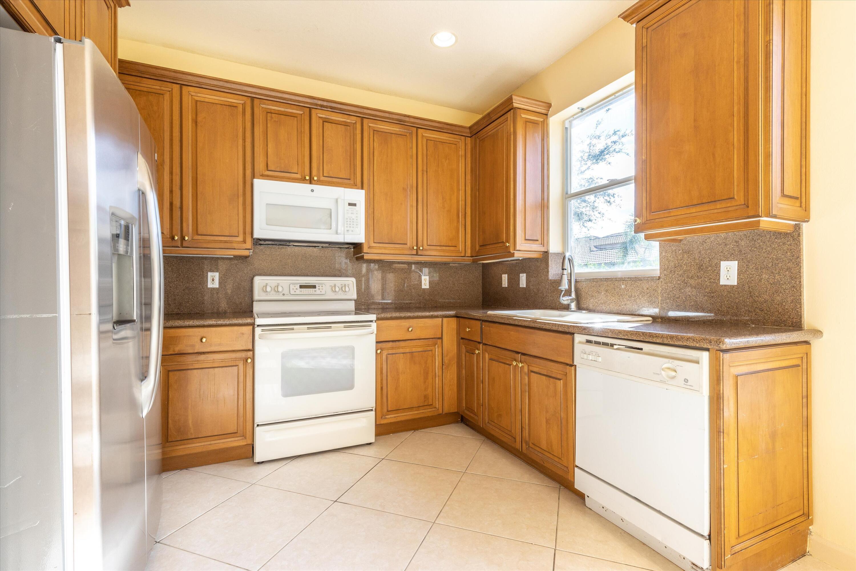 5012 Solar Point Drive Greenacres, FL 33463 - Photo 10 of 39 f8_5012SolarPointDr_013