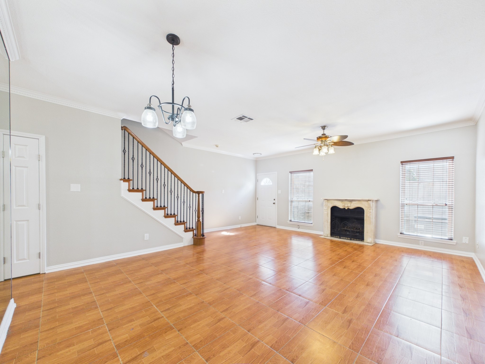 4001 Tanglewilde Street, Unit 709 Houston, TX 77063 - Photo 4 of 23 Comfortable layout with great flow throughout the home