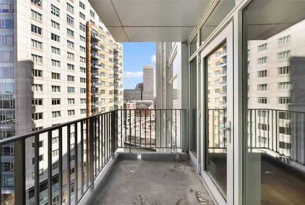 $685,000 | 200 Exchange Street, Unit 812, Providence, RI 02903