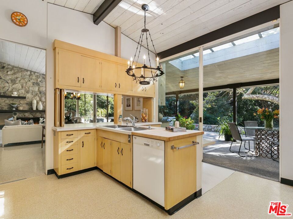 1100 Rivas Canyon Road Pacific Palisades, CA 90272 - Photo 18 of 54