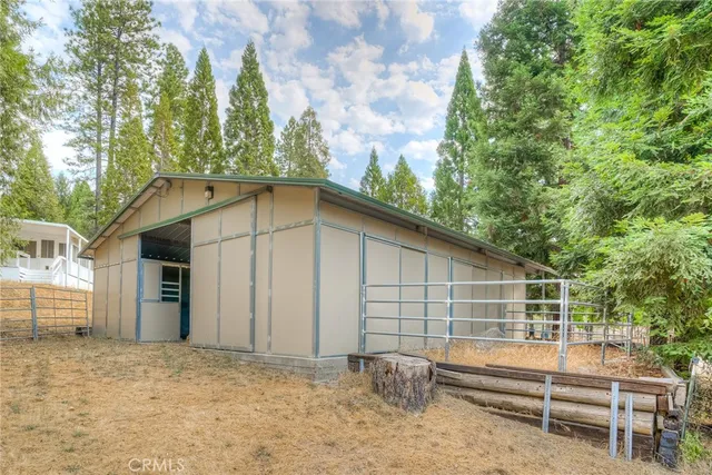 a view of a yard with plants and trees beside of it