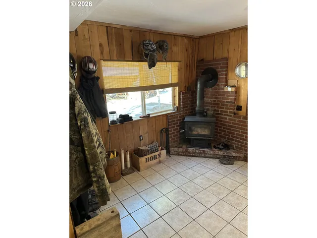 a view of utility room