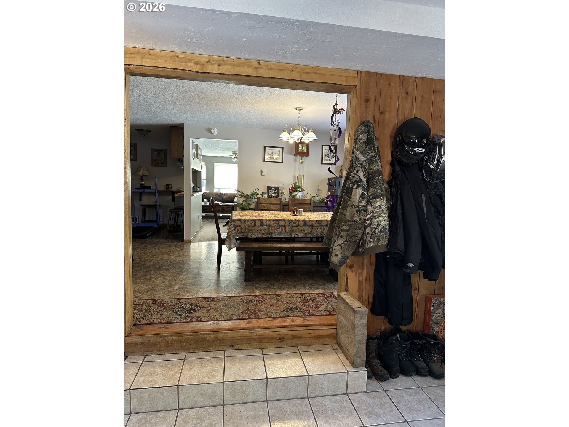 123977 Surveyor Road Crescent Lake, OR 97733 - Photo 15 of 46 a living room with furniture and a potted plant
