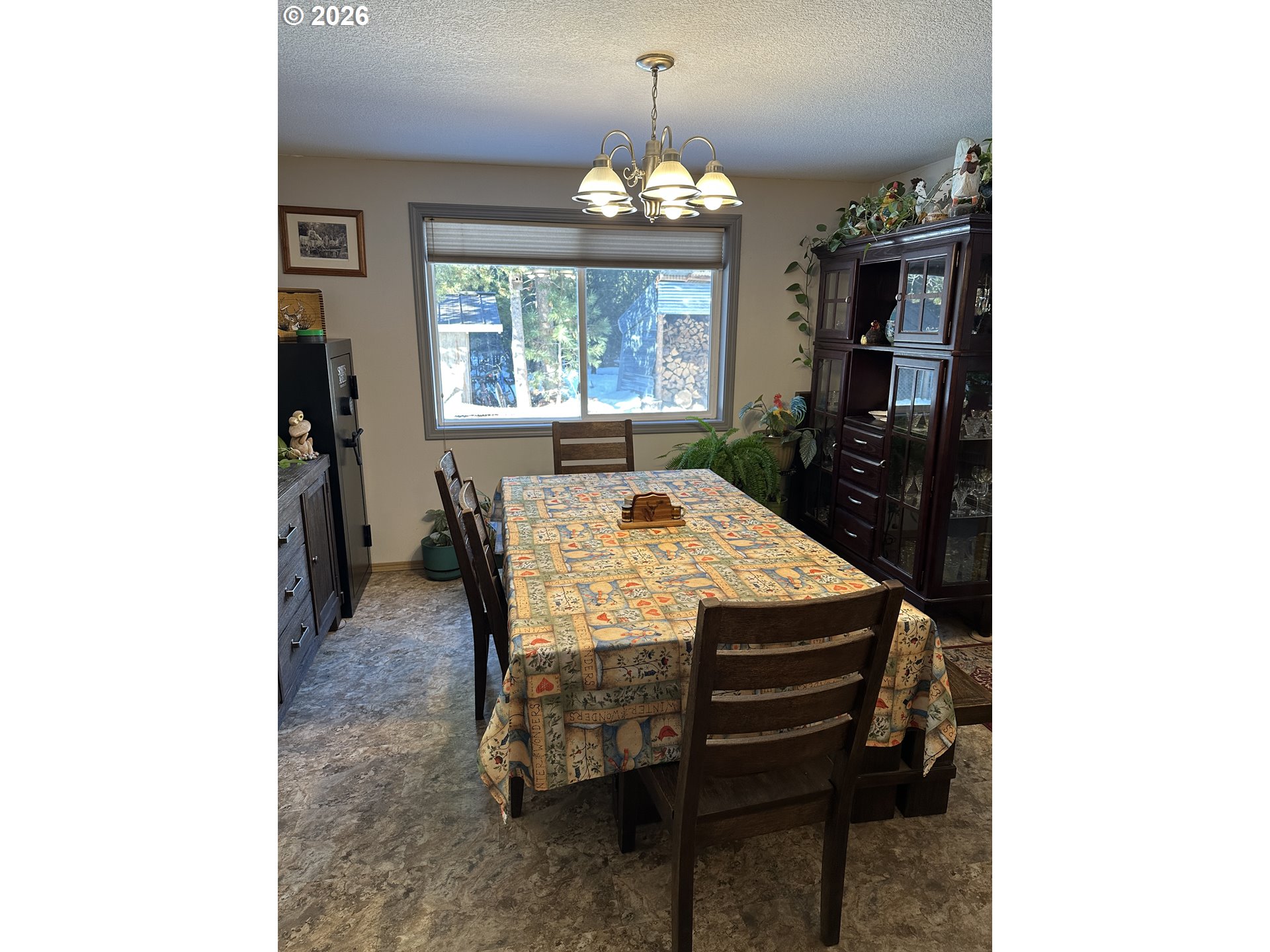 123977 Surveyor Road Crescent Lake, OR 97733 - Photo 17 of 46 a dining room with a table and chairs