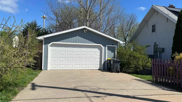 $135,000 | 203 Monroe Street, Hanover, IL 61041