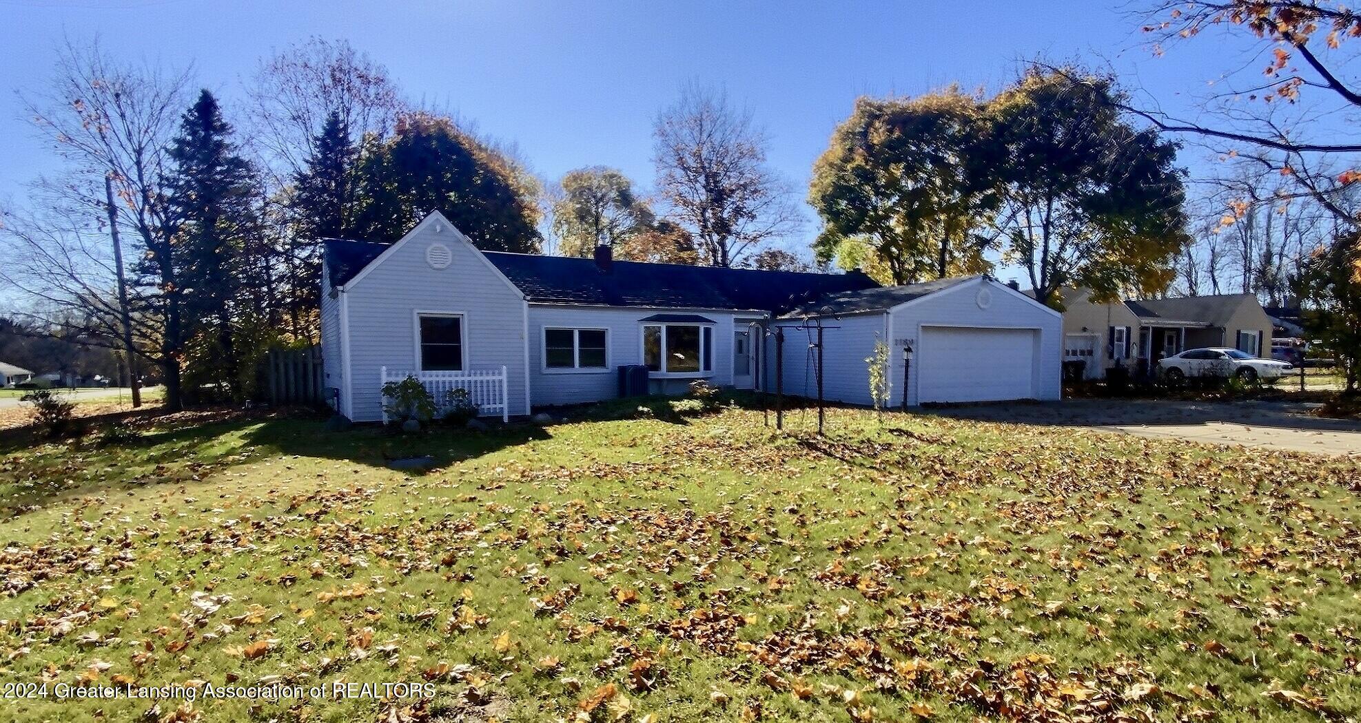 1189 West Round Lake Road Dewitt, MI 48820 - Photo 2 of 31 IMG_3211