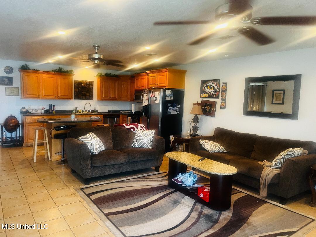3222 Toncrey Road D'Iberville, MS 39540 - Photo 7 of 20 3222 toncrey kitchen 1