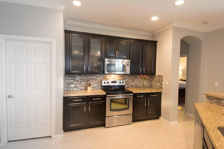 1354 Pebble Ridge Lane West Palm Beach, FL 33411 - Photo 2 of 12 kitchen