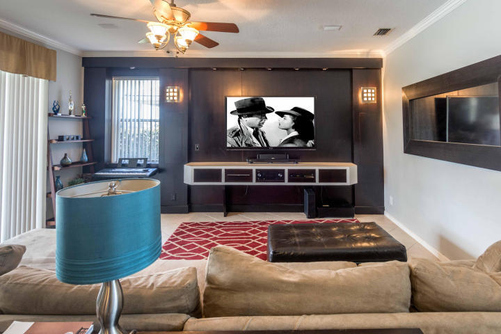 1354 Pebble Ridge Lane West Palm Beach, FL 33411 - Photo 4 of 12 living room