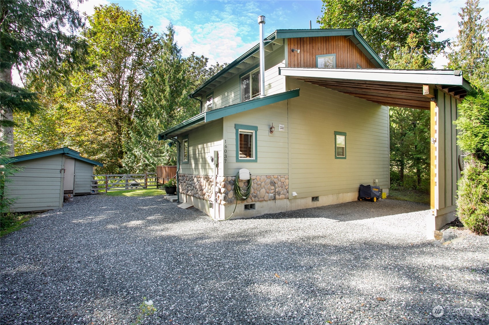 16037 Alpine Road Deming, WA 98244 - Photo 3 of 32 Gallery Image 3