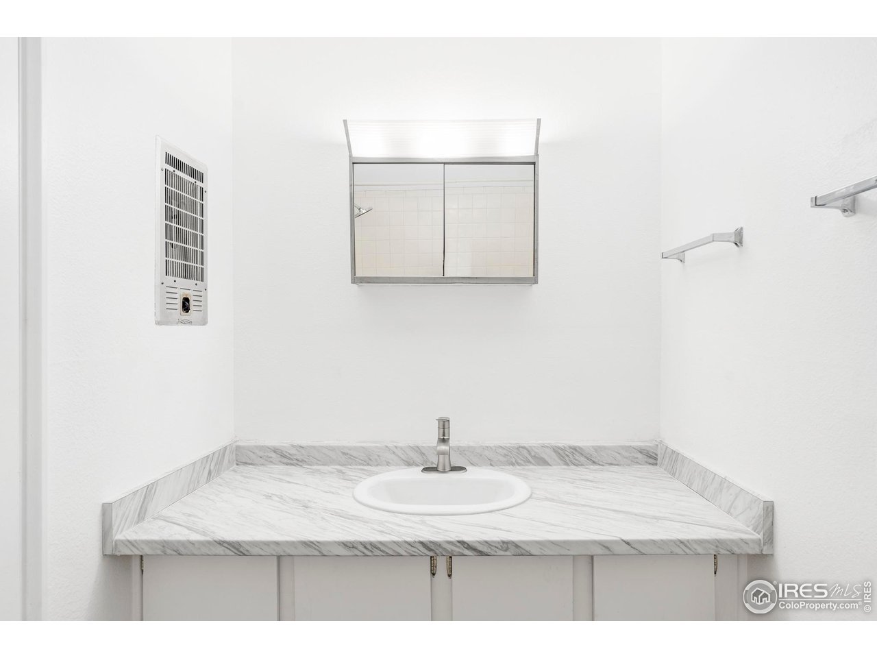 2707 Valmont Road, Unit 205D Boulder, CO 80304 - Photo 9 of 18 a bathroom with a sink and a mirror