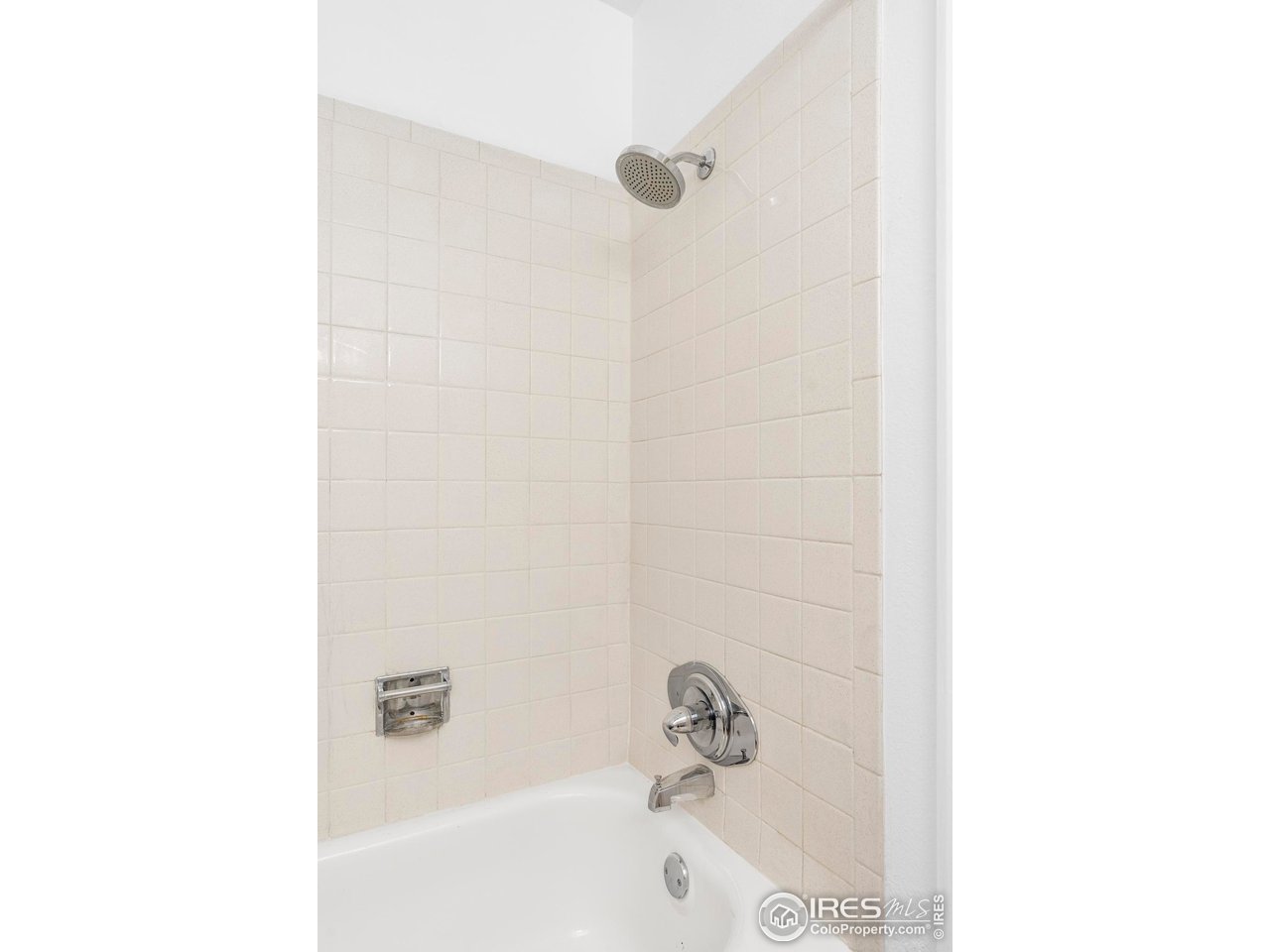 2707 Valmont Road, Unit 205D Boulder, CO 80304 - Photo 10 of 18 a bathroom with a tub and a shower
