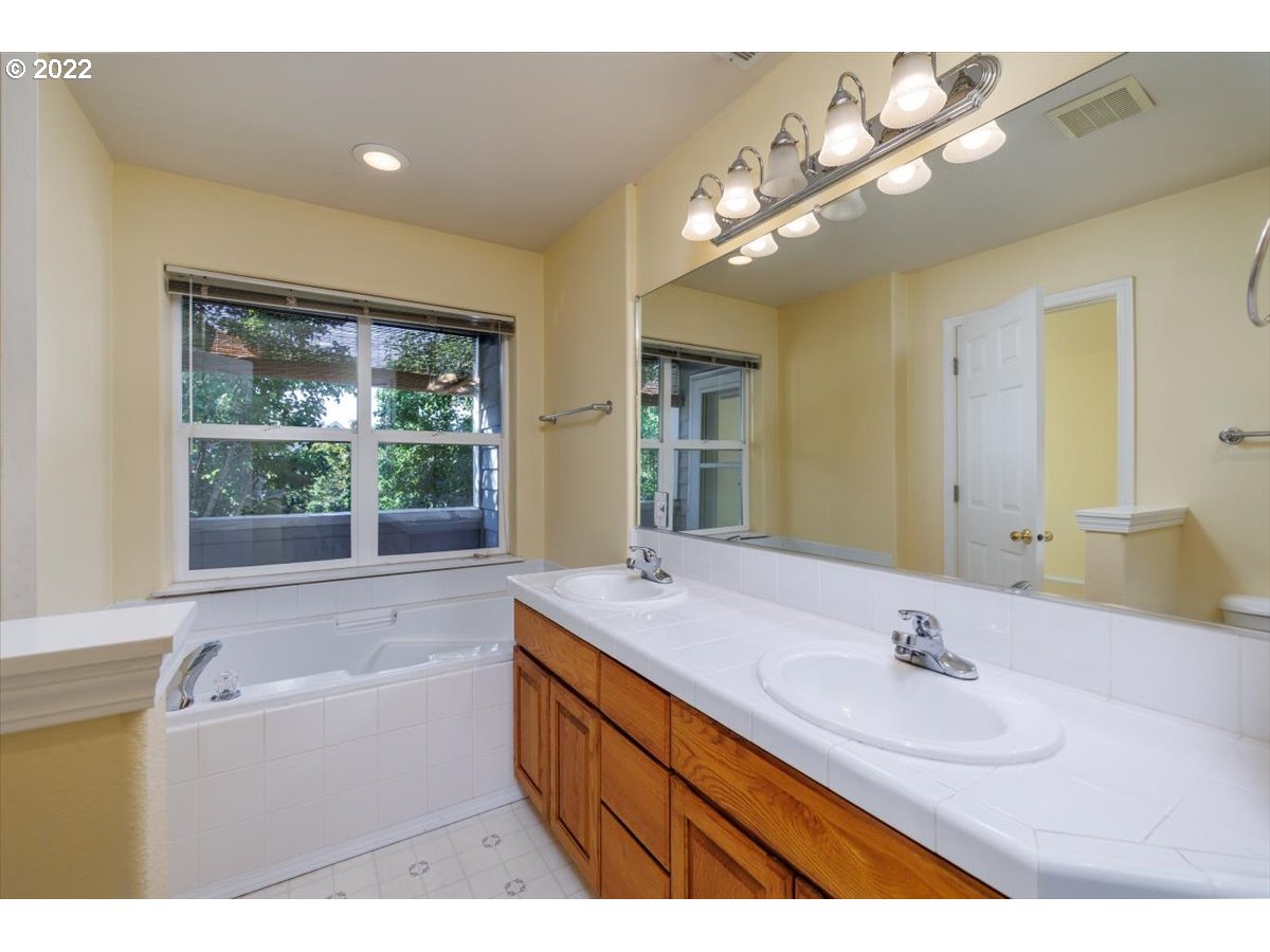 419 Northeast Roth Street Portland, OR 97211 - Photo 18 of 25 Gallery Image 18