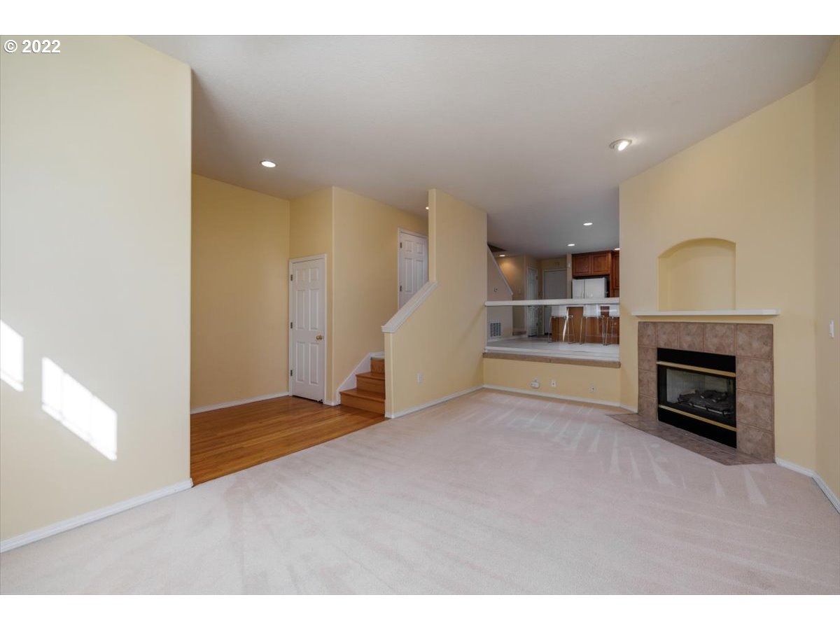 419 Northeast Roth Street Portland, OR 97211 - Photo 6 of 25 Gallery Image 6