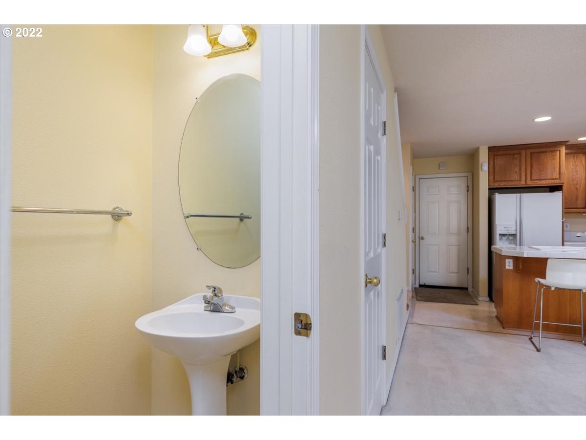 419 Northeast Roth Street Portland, OR 97211 - Photo 8 of 25 Gallery Image 8