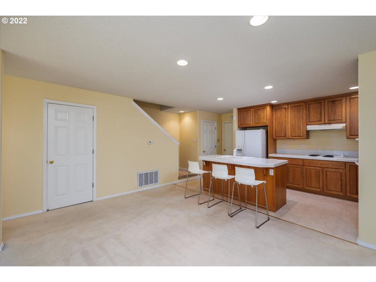 419 Northeast Roth Street Portland, OR 97211 - Photo 10 of 25 Gallery Image 10