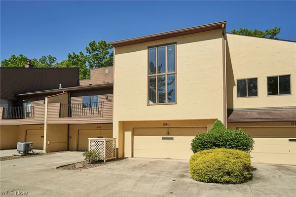 $260,000 | 880 Hampton Ridge Drive, Akron, OH 44313