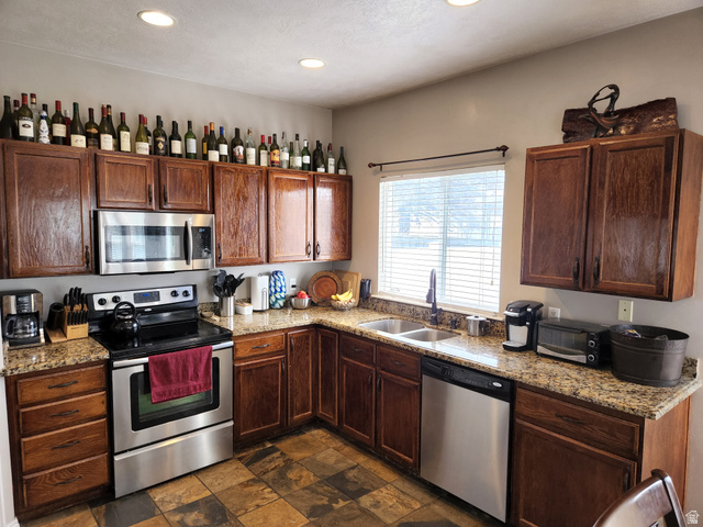 710 Sandy Point Drive Sandy, UT 84094 - Photo 8 of 34