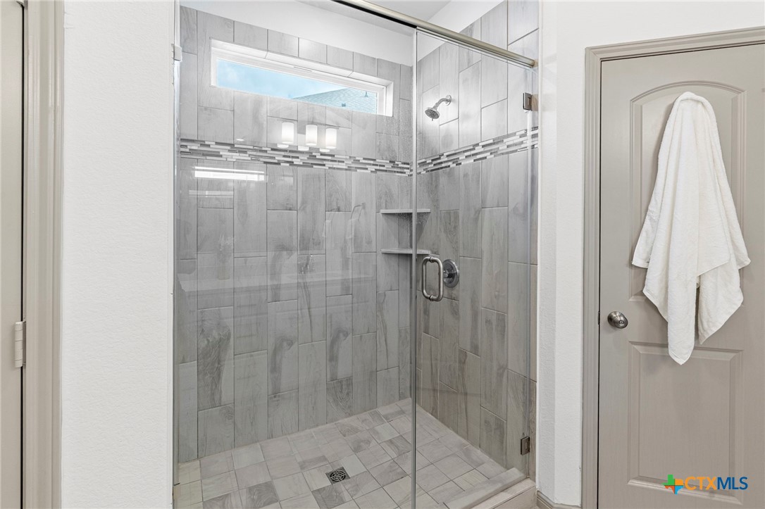 5221 Leaning Tree Temple, TX 76502 - Photo 20 of 37 Primary Bathroom