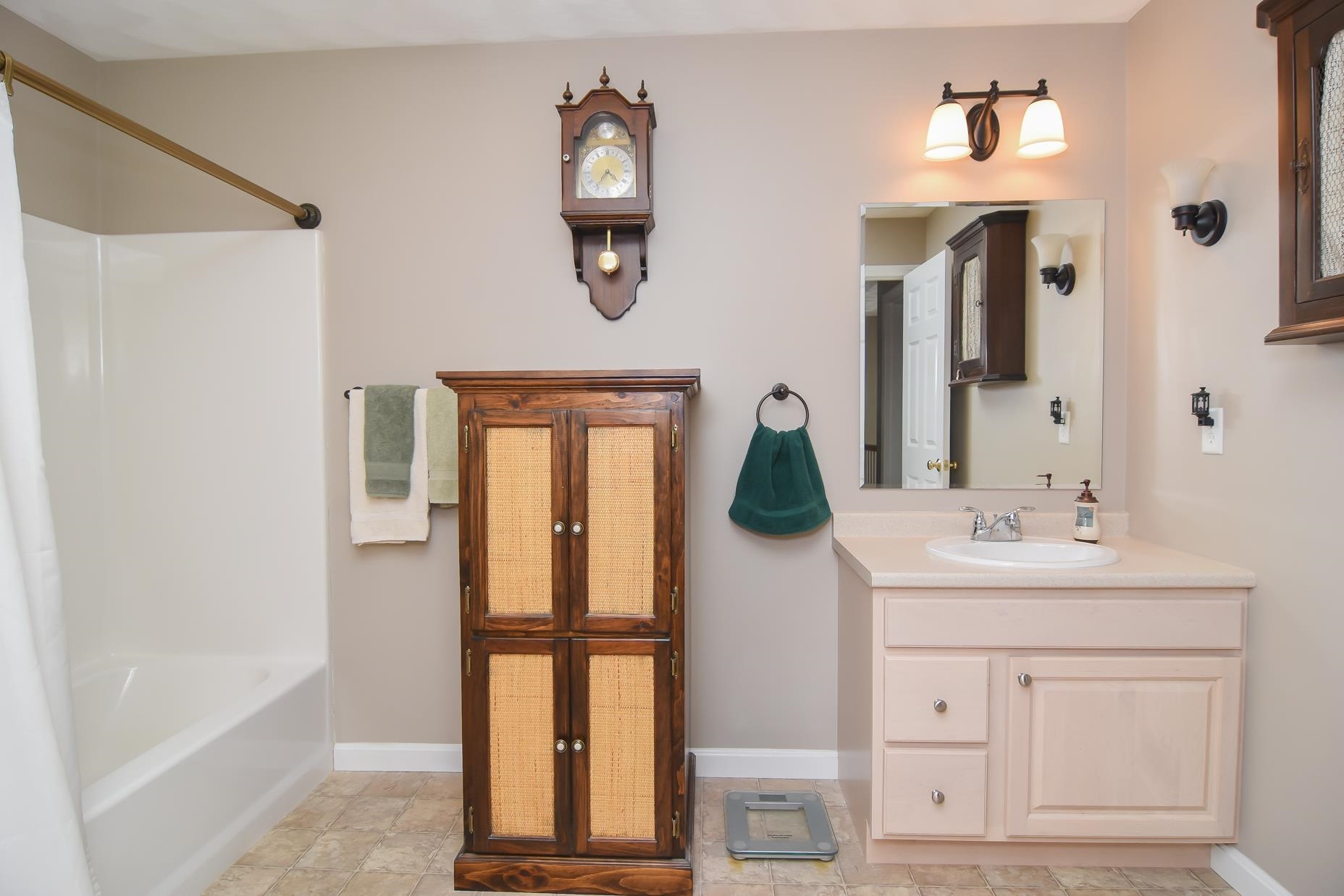 24 Hadleigh Road Windham, NH 03087 - Photo 21 of 40