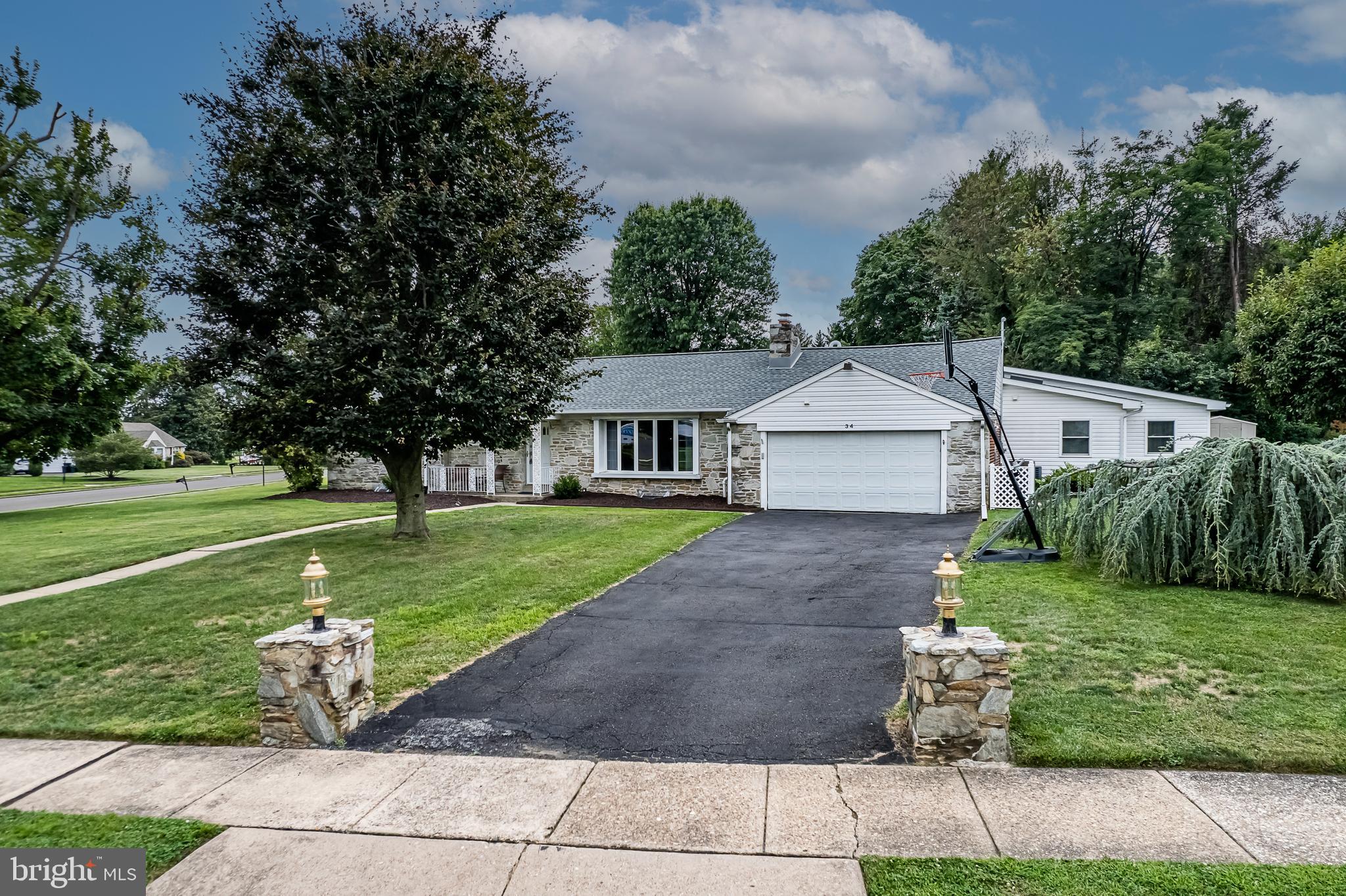 34 Somerset Road Huntingdon Valley, PA 19006 - Photo 2 of 42