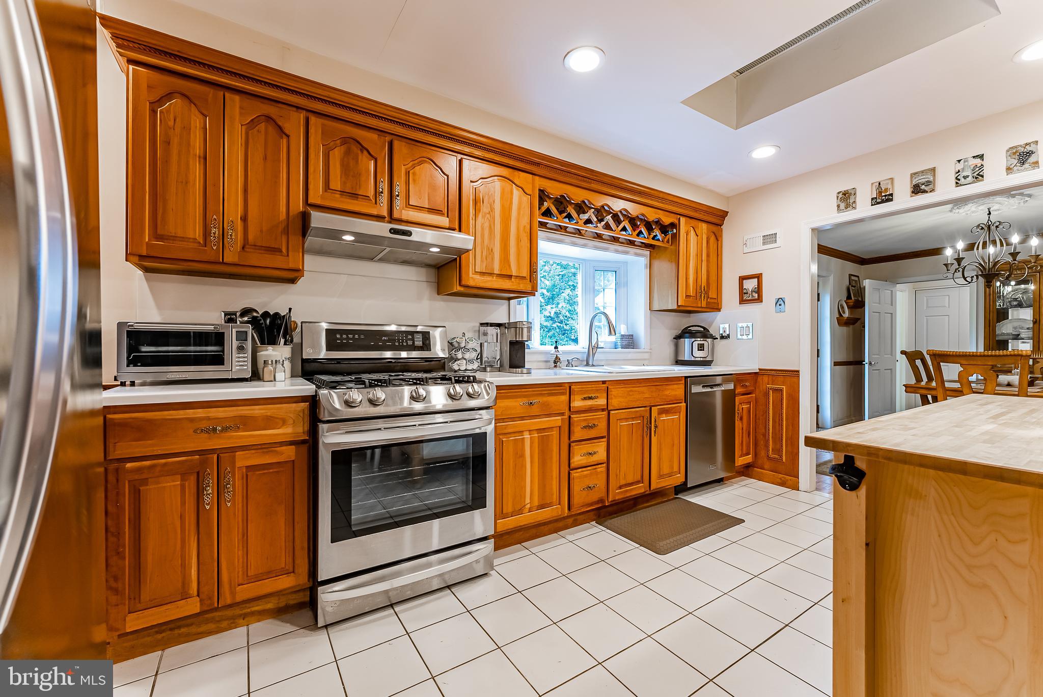 34 Somerset Road Huntingdon Valley, PA 19006 - Photo 13 of 42 Primary kitchen