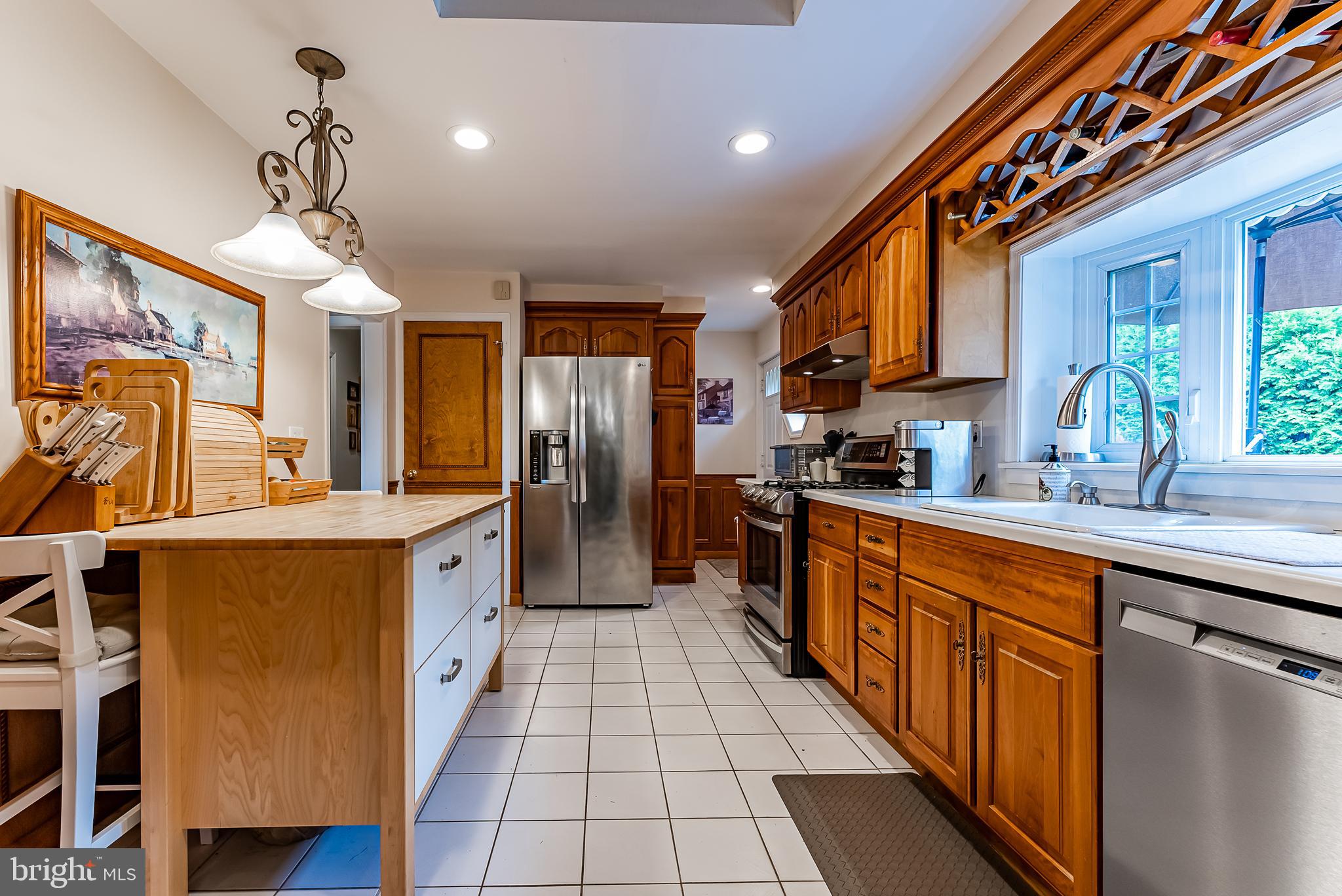 34 Somerset Road Huntingdon Valley, PA 19006 - Photo 14 of 42 Primary kitchen