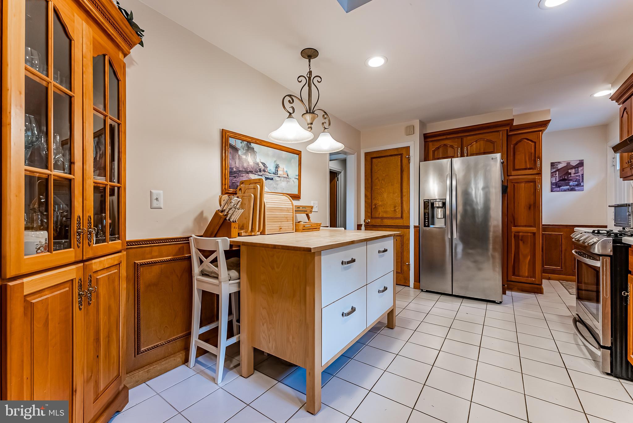 34 Somerset Road Huntingdon Valley, PA 19006 - Photo 15 of 42 Primary Kitchen