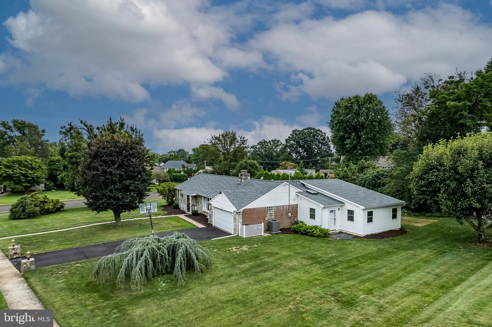 34 Somerset Road Huntingdon Valley, PA 19006 - Photo 3 of 42