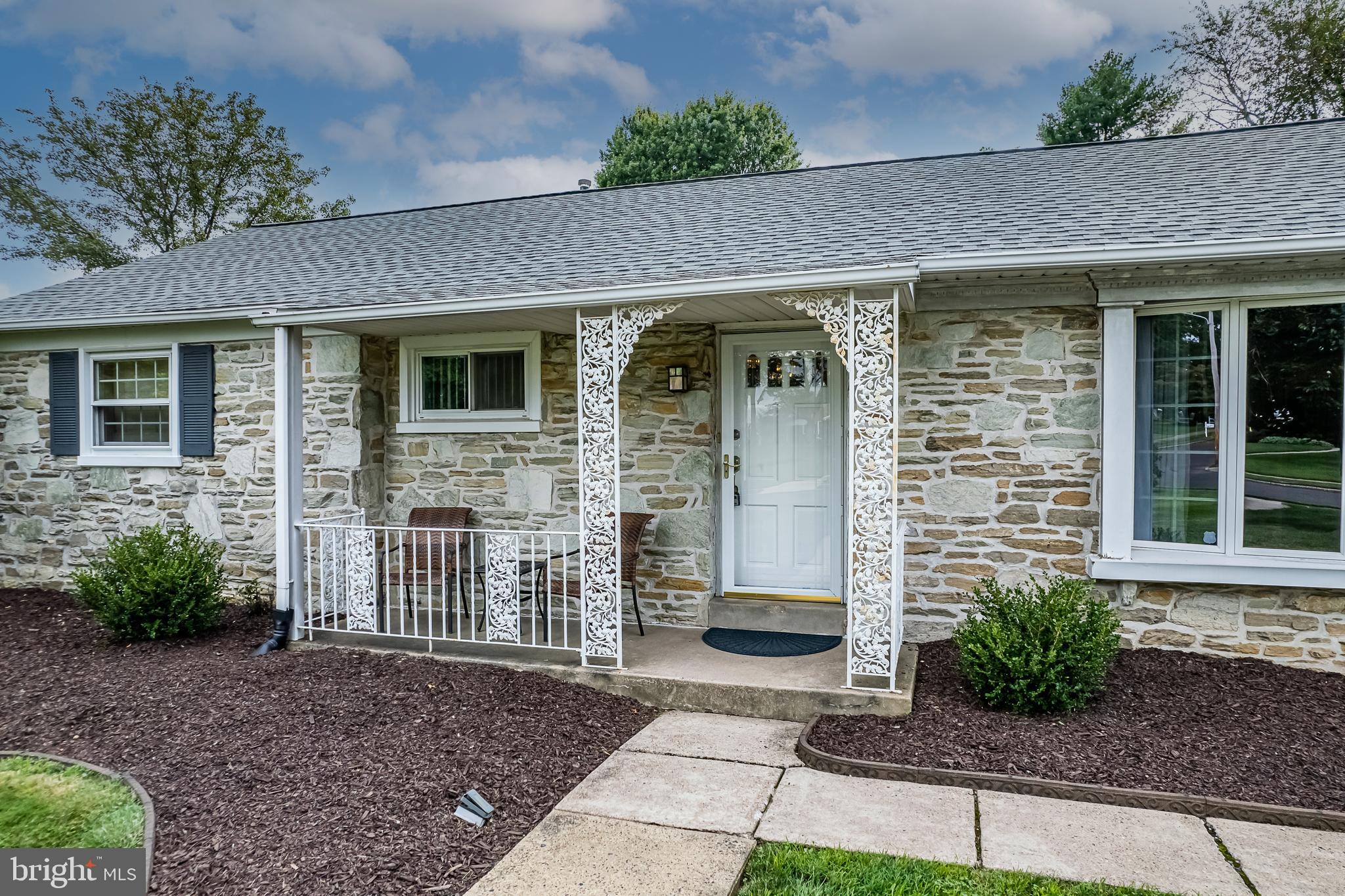 34 Somerset Road Huntingdon Valley, PA 19006 - Photo 4 of 42