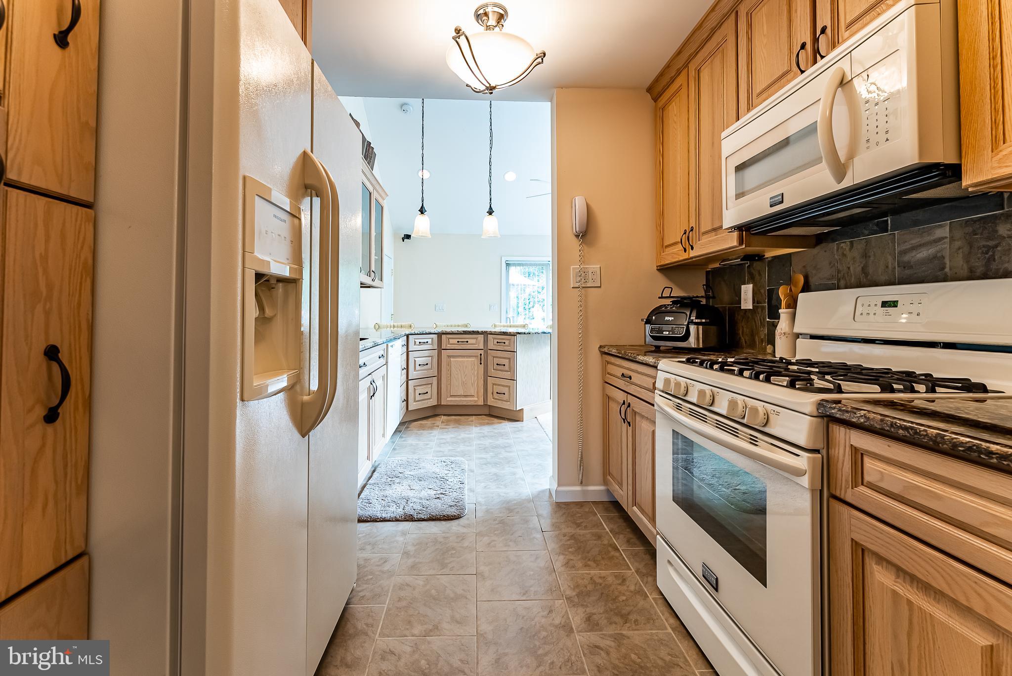 34 Somerset Road Huntingdon Valley, PA 19006 - Photo 31 of 42