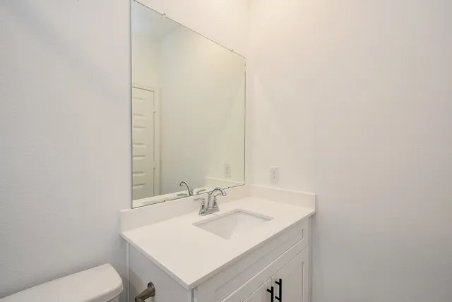 an empty room with closet and a ceiling fan