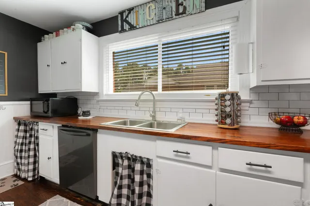 $175,000 | 330 Poplar Street, Clinton, SC 29325