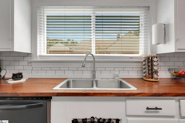 $175,000 | 330 Poplar Street, Clinton, SC 29325