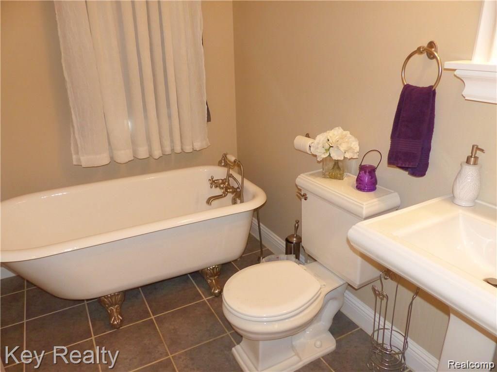 521 West Washington Street Howell, MI 48843 - Photo 10 of 34